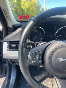 Used 2017 Jaguar XF Prestige image 11