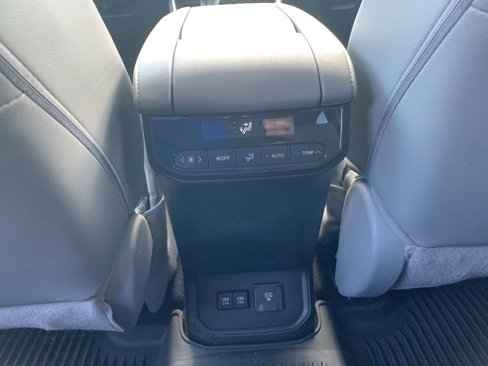 Used 2021 Toyota Highlander Limited image 16