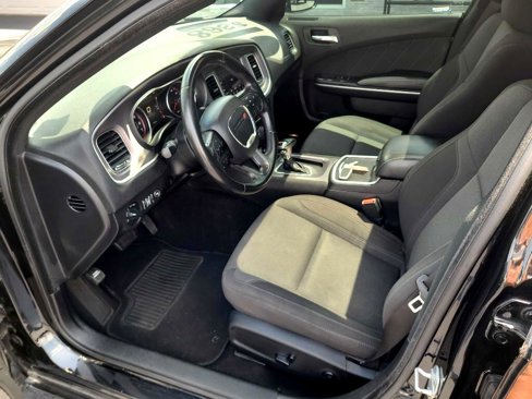 Used 2019 Dodge Charger SXT image 10