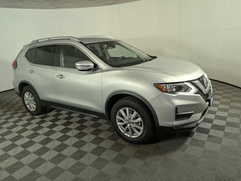 Used 2020 Nissan Rogue SV image 3