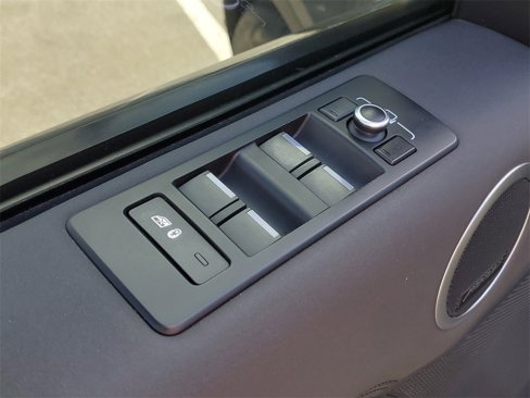 Used 2019 Land Rover Discovery HSE image 14