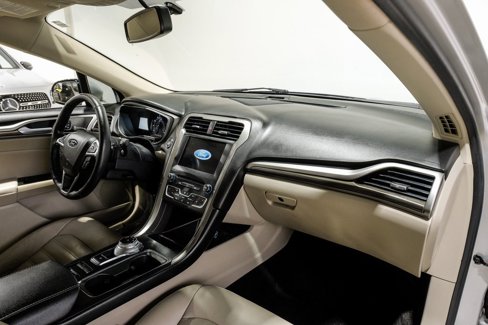 Used 2017 Ford Fusion SE w/ Fusion SE Technology Package image 8
