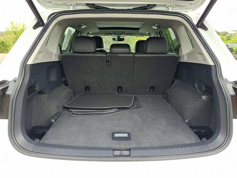 Used 2018 Volkswagen Tiguan SEL image 29