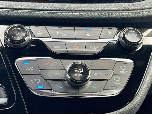 Used 2021 Chrysler Pacifica Touring w/ S Appearance Package image 17