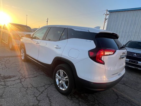 Used 2024 GMC Terrain SLE image 5