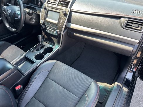 Used 2017 Toyota Camry SE image 24