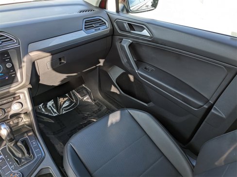Used 2020 Volkswagen Tiguan SE w/ Panoramic Sunroof Package image 18