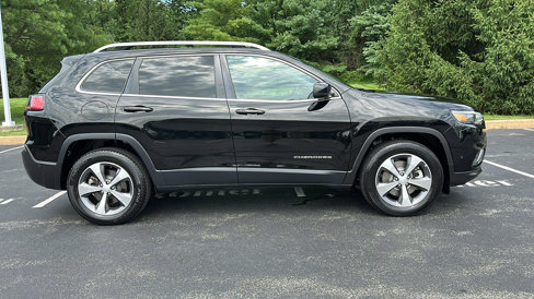 Used 2021 Jeep Cherokee Limited w/ Elite Package image 28
