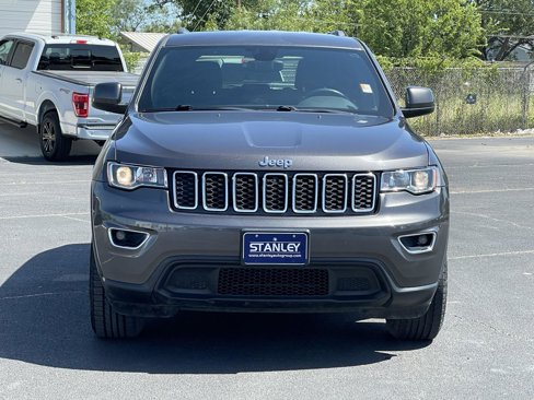 Used 2017 Jeep Grand Cherokee Laredo w/ Quick Order Package 2BE image 2