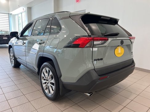 Used 2020 Toyota RAV4 XLE Premium image 5
