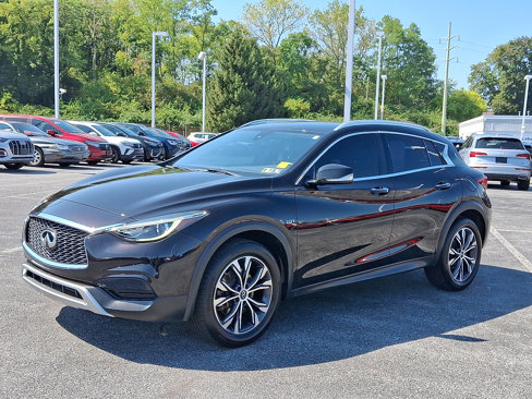 Used 2017 INFINITI QX30 Premium w/ Cargo Package image 3