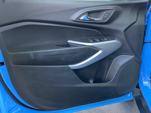 Used 2024 Chevrolet Trax RS w/ Sunroof Package image 11