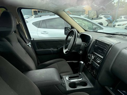 Used 2010 Ford Explorer XLT image 5