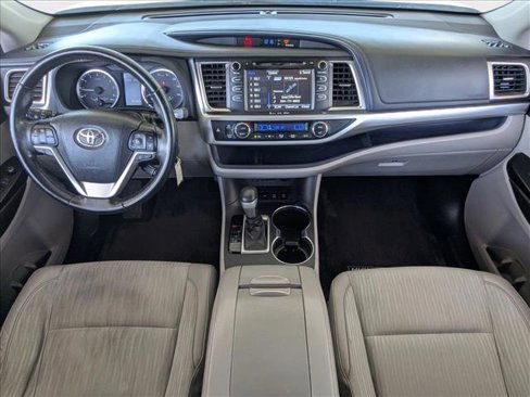 Used 2018 Toyota Highlander Plus image 18