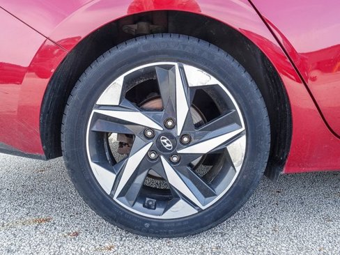 Used 2021 Hyundai Elantra Limited image 10