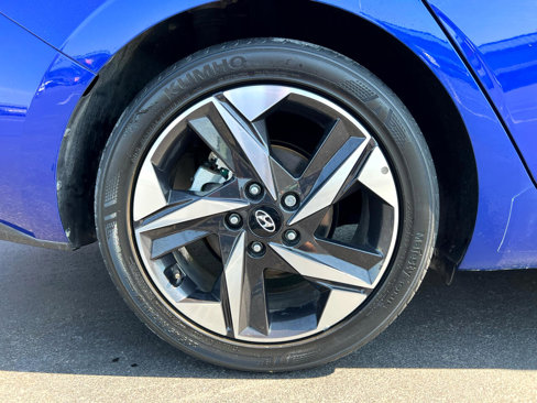 Used 2021 Hyundai Elantra Limited image 23