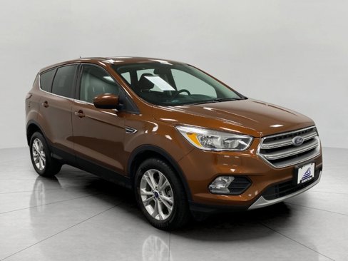Used 2017 Ford Escape SE w/ SE Cold Weather Package image 1