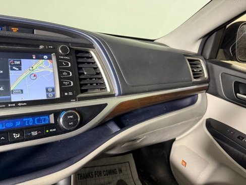 Used 2016 Toyota Highlander Limited image 22