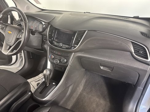 Used 2020 Chevrolet Trax LT w/ LT Convenience Package image 34