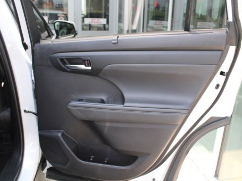 Used 2022 Toyota Highlander XLE image 29