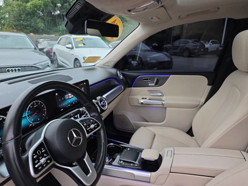 Used 2021 Mercedes-Benz GLB 250 4MATIC w/ Premium Package image 23
