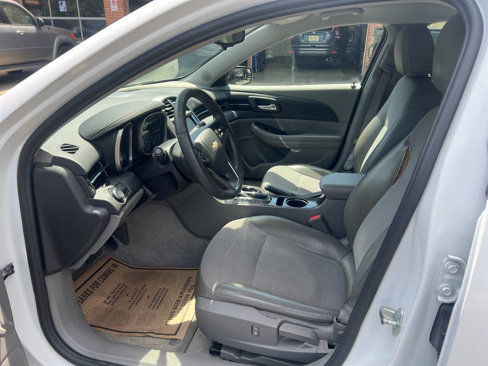 Used 2016 Chevrolet Malibu LT image 9
