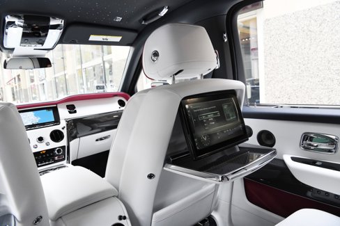 Used 2024 Rolls-Royce Cullinan Black Badge image 13