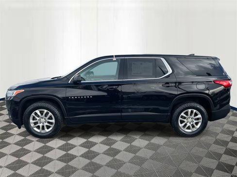 Used 2021 Chevrolet Traverse LS image 2