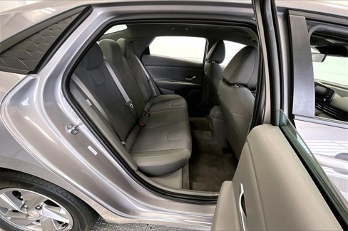 Certified 2025 Hyundai Elantra SE image 27