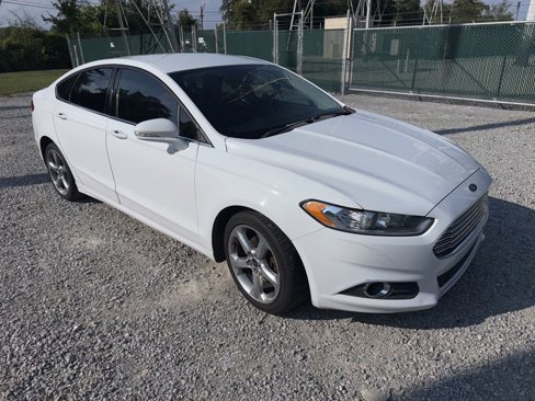 Used 2016 Ford Fusion SE image 1