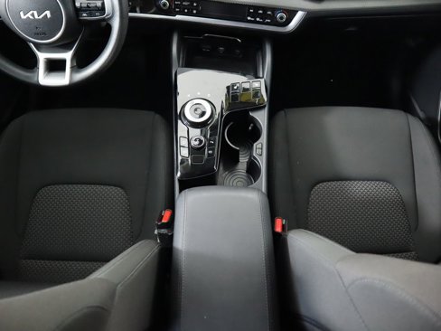 Used 2024 Kia Sportage LX image 16