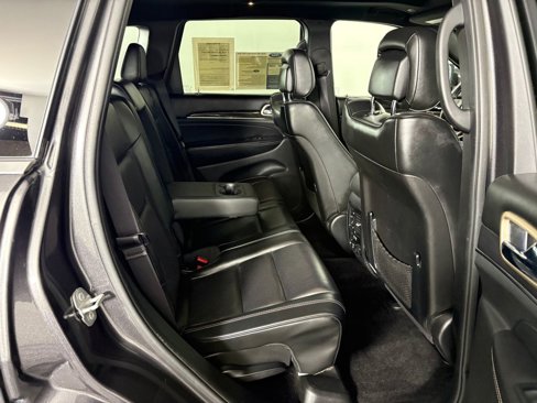 Used 2017 Jeep Grand Cherokee Overland image 34