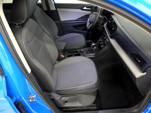 Used 2022 Volkswagen Taos SE w/ Panoramic Sunroof Package image 44