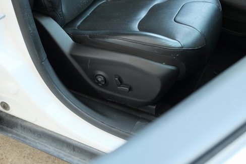 Used 2019 Jeep Cherokee Limited image 17