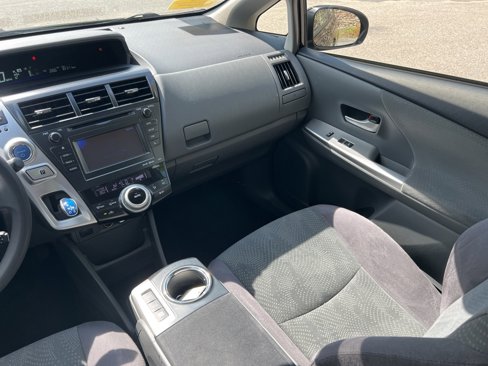 Used 2013 Toyota Prius V image 22