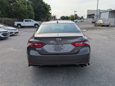 Used 2023 Toyota Camry SE image 4