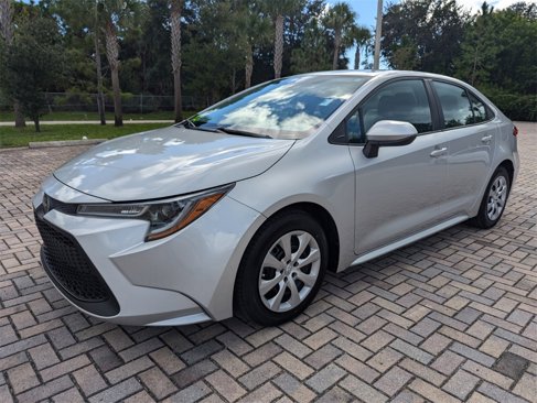 Used 2021 Toyota Corolla LE image 3