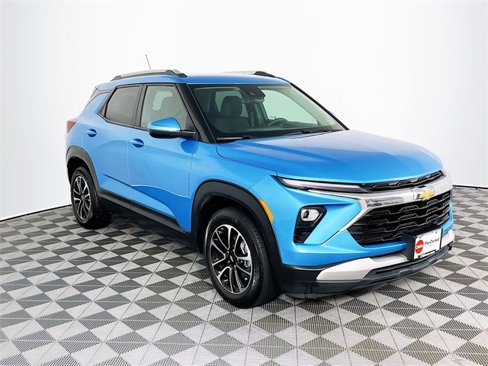 Used 2025 Chevrolet TrailBlazer LT w/ Driver Confidence Package image 1