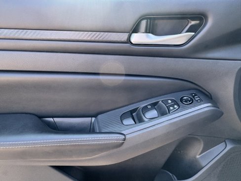Used 2024 Nissan Altima 2.5 SV image 14
