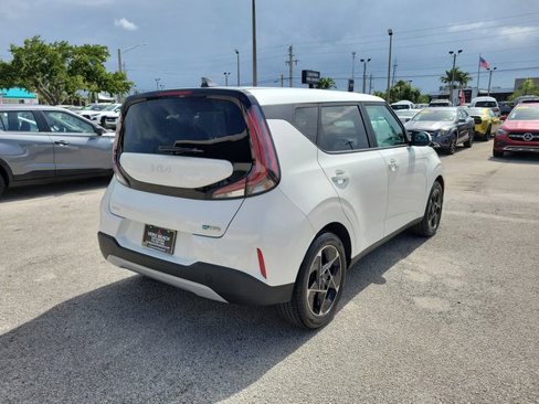 Used 2023 Kia Soul EX image 6