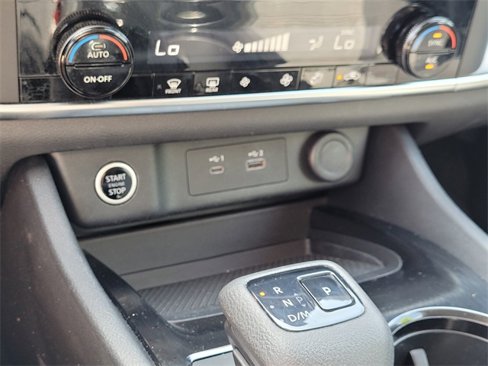 Used 2023 Nissan Rogue SV image 17