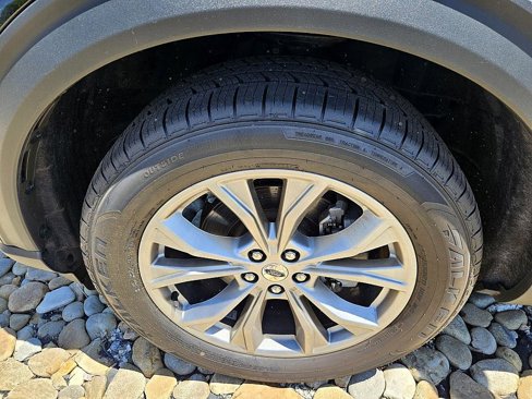 Used 2022 Ford Explorer XLT w/ Equipment Group 202A image 19