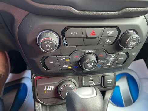 Used 2022 Jeep Renegade Altitude image 21