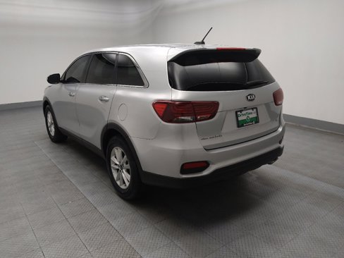 Used 2020 Kia Sorento LX image 5