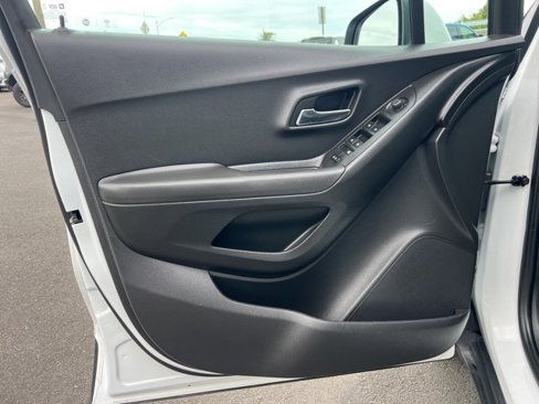 Used 2019 Chevrolet Trax LT w/ LT Convenience Package image 14