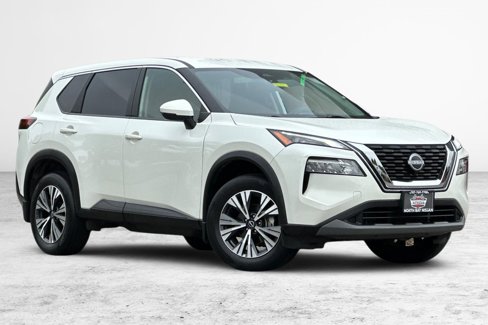 Used 2022 Nissan Rogue SV image 2