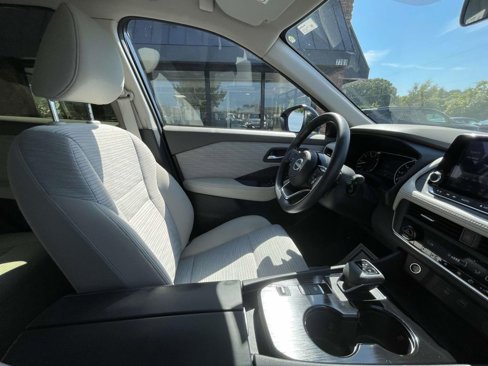 Used 2023 Nissan Rogue SV image 16