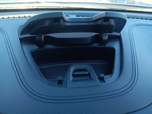 Used 2021 Jeep Cherokee Limited image 22