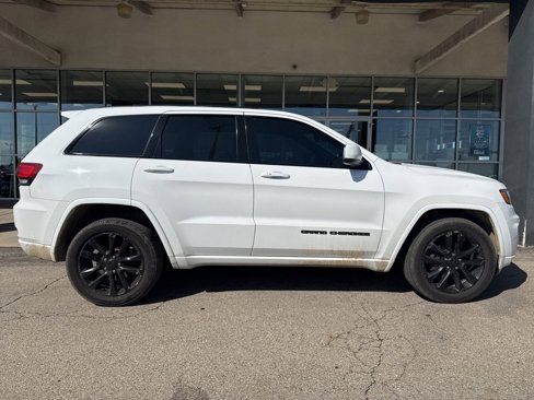 Used 2017 Jeep Grand Cherokee Altitude image 6