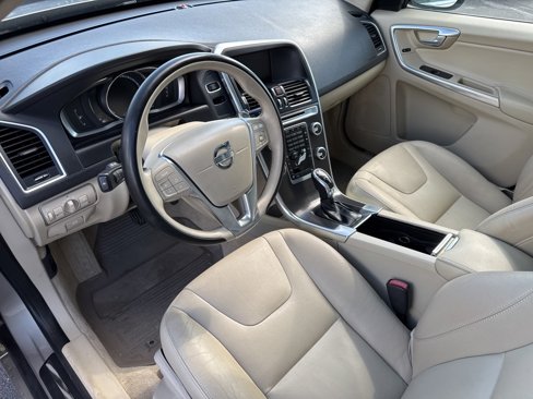 Used 2015 Volvo XC60 T6 w/ Protection Package image 32